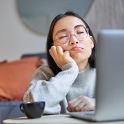 5 Kebiasaan Sederhana yang Bisa Bikin Otak Cepat Tua, Hindari!