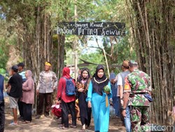 Liburan di Pasar Pring Sewu Pasuruan Belanjanya Pakai Koin Bambu Lho!