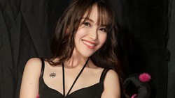 Ayu Ting Ting Pamer Tato Mungil di Bagian Dada