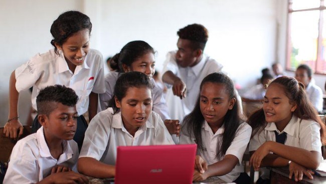 BAKTI Kominfo meluncuran Satelit Republik Indonesia-1 (SATRIA-1) dengan kecepatan internet 150 Gbps pada Juni 2023 untuk memenuhi kebutuhan akses internet.