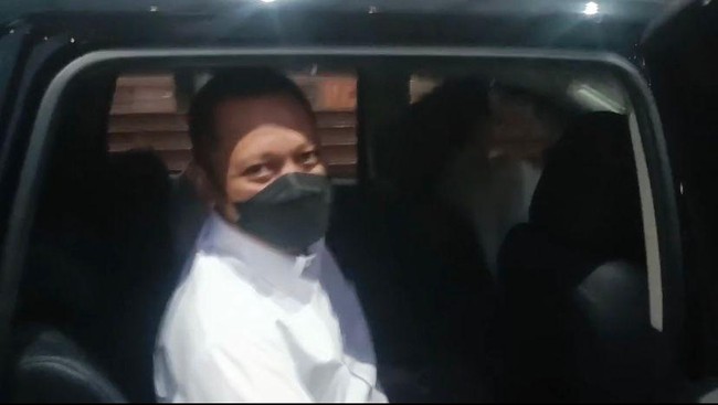Direktur Pelayanan Pelaporan dan Pengaduan Masyarakat KPK Tomi Murtomo irit bicara usai diperiksa Polda Metro Jaya kasus dugaan pemerasan ke SYL.