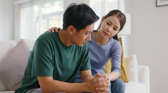 5 Hal yang Bunda Bisa Lakukan saat Suami Kena PHK