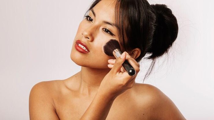 Khawatir Jadi Terlihat Kusam, Ikuti 5 Langkah Sederhana Ini untuk Cegah Foundation Teroksidasi