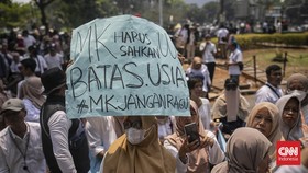 FOTO: Aksi Massa Pro dan Kontra Gugatan Usia Capres-Cawapres di MK