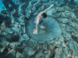 Usai Pinjam Dulu Seratus dan Podium, Maverick Vinales Freediving di Gili Meno