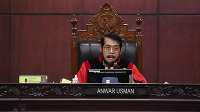 Mantan Ketua MK Anwar Usman menyatakan masalah konflik kepentingan sudah ada sejak era Jimly Asshiddiqie, Mahfud MD, Hamdan Zoelva sampai Arief Hidayat.