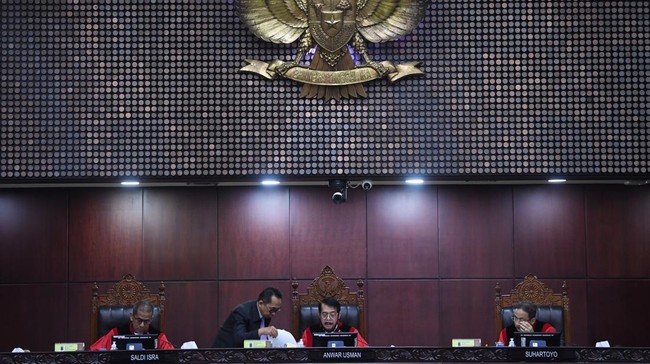Wakil Ketua MK Saldi Isra mengaku bingung dengan putusan perkara permohonan uji materiel soal batas usia capres-cawapres pada Perkara Nomor 90/PUU-XXI/2023.