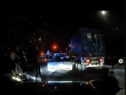Pengemudi Fortuner Ancam Pemobil Pakai Tongkat Besi, Diduga Gegara Tak Diberi Jalan