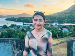Prilly Latuconsina Mewek Ultah ke-27 Dapat Kejutan dari Lumba-lumba