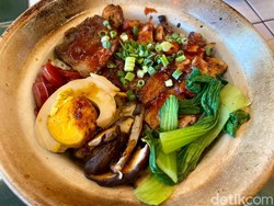5 Restoran Ini Punya Menu Claypot Rice yang Enak dan Penuh Topping