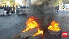 Demo Tolak Gugatan Batas Usia Capres di Makassar Ricuh
