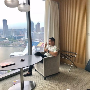 7 Potret Sirajuddin Mahmud Suami Zaskia Gotik, Asyik Main Golf & Naik Jet Pribadi