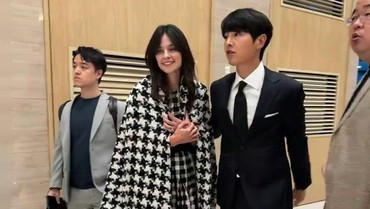 img-title Katy Saunders Hamil, Song Joong Ki Bakal Punya 2 Anak