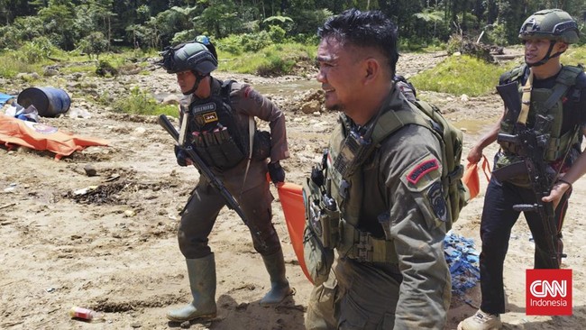 Satgas Operasi Damai Cartenz menyebut pimpinan KKB Abu Bakar Kogoya tewas ditembak pada Kamis (4/4).