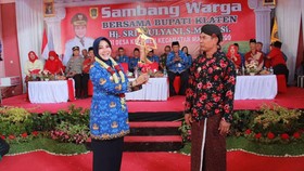 Sambang Warga Manisrenggo, Bupati Klaten Resmikan GOR Setjo Manggolo