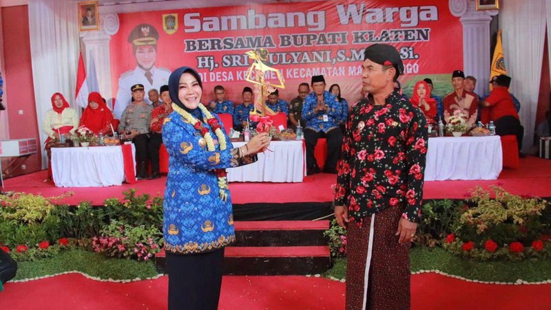 Pemkab Klaten kembali menggelar kegiatan sambang warga guna menyerap aspirasi dari masyarakat, kali ini di GOR Setjo Manggolo, Desa Kecemen, Kec. Manisrenggo.