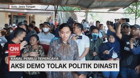 VIDEO: Aksi Gibran Datangi Pendemo Politik Dinasti