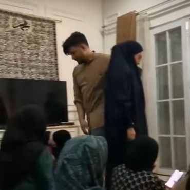 7 Potret Interaksi Ammar Zoni & Irish Bella Datang Pengajian Bareng Usai Bebas