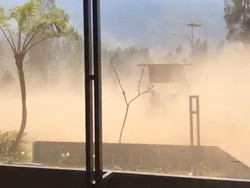 Angin Kencang Terjang Kawasan Puncak Brakseng Kota Batu