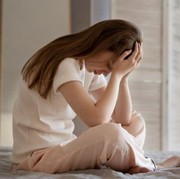 Sering Merasa Sedih Tanpa Alasan? Kenali 4 Penyebabnya!