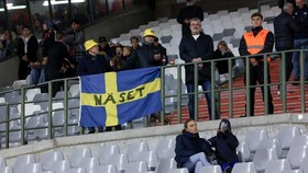 Ketakutan Teror Penembakan, Suporter Swedia Copot Jersey
