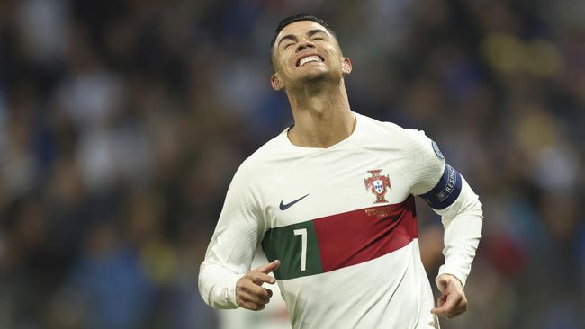 Cristiano Ronaldo Leads Lionel Messi by 21 Goals in National Team