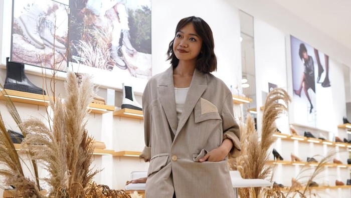 Clarks Gandeng Fathia Izzati Perkenalkan Sepatu Torhill, Sepatu Statement Nuansa Vintage!