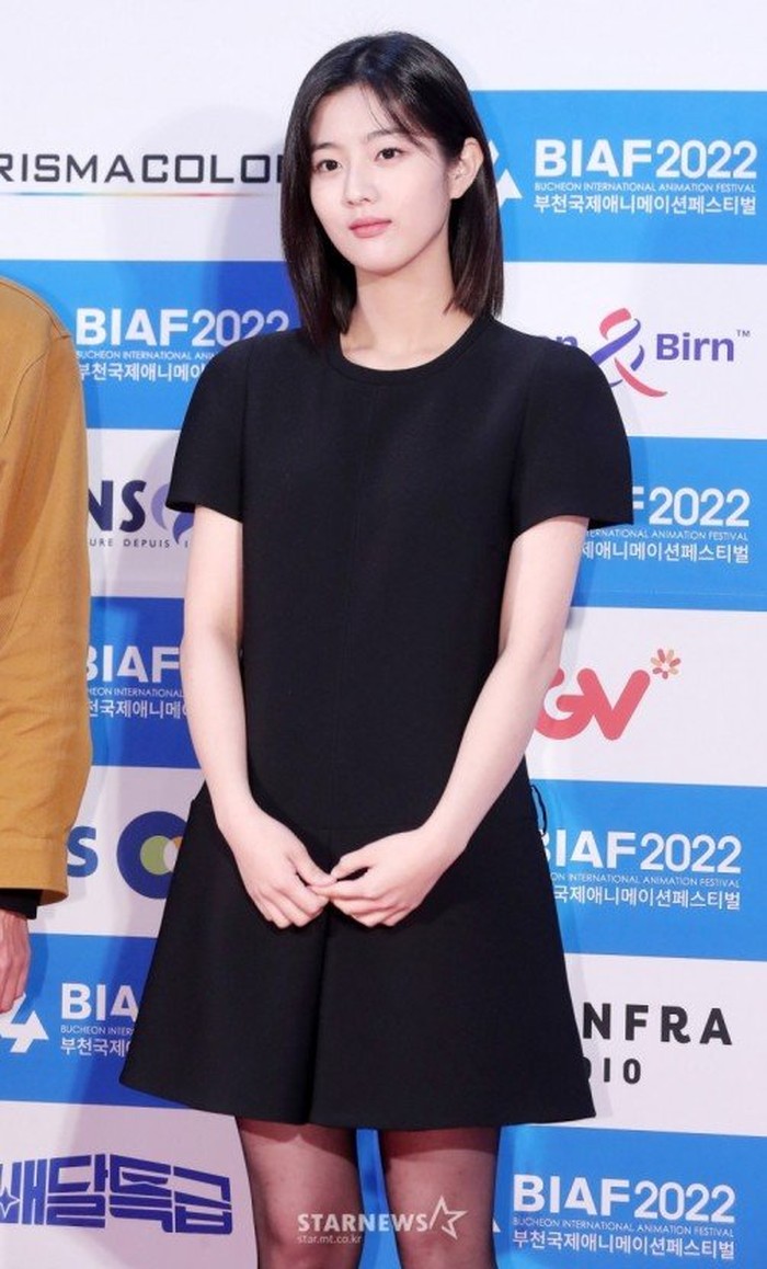 Dikenal sebagai artis cilik, Shin Eun Soo pernah memenangkan penghargaan sebagai Best Child Actor & Actress lewat drama series Bad Papa/Foto: hancinema.net