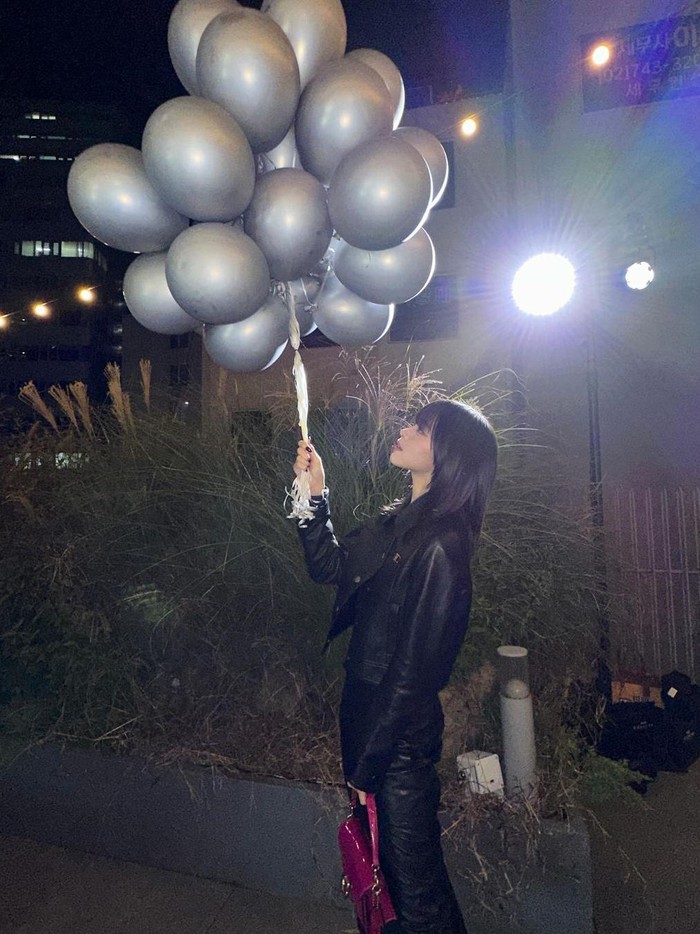 Dikenal sebagai salah satu idol K-Pop dengan aura 'girl crush' yang kuat, banyak fans memuji penampilan Ryujin ITZY kali ini./ Foto: instagram.com/itzy.all.in.us