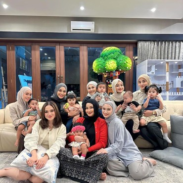 Keseruan Geng Mamayu Ngumpul, 7 Potret Lesti Kejora Menang Arisan sampai Sujud