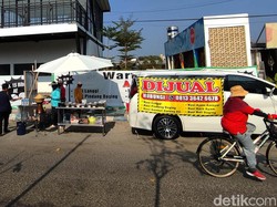 Wouw! Mobil Alphard hingga BMW Ini Dipakai Jualan Makanan