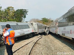 KA Argo Semeru Vs Argo Wilis Kecelakaan di Sentolo, Ambulans Berdatangan
