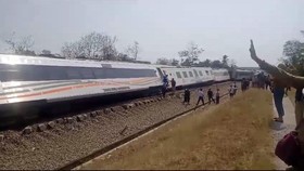 KA Argo Wilis Serempet Gerbong KA Argo Semeru yang Anjlok di Wates