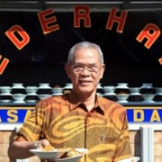 Pergi Merantau Malah Jadi Kaya, Ini Kisah Sukses Pemilik RM Padang Sederhana yang Jadi Favorit!