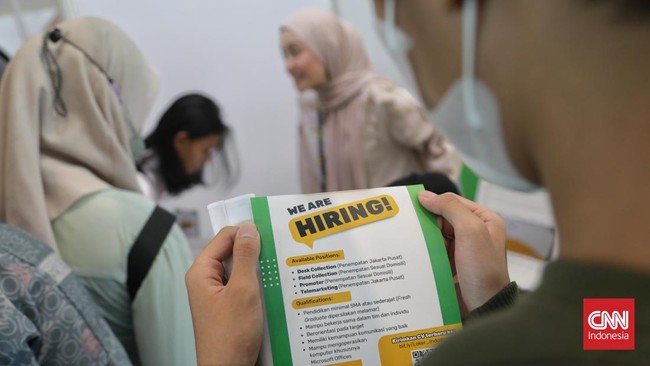 Isi AturanMenakeryang Melarang Syarat Batas Usia di Lowongan Kerja Larangan soal syarat usia dalam lowongan kerja ini tertuang dalam Surat Edaran Menaker tentang Larangan Diskriminasi dalam Proses Rekrutmen Tenaga Kerja.