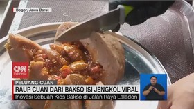 VIDEO: Mencicipi Bakso Isi Jengkol yang Viral