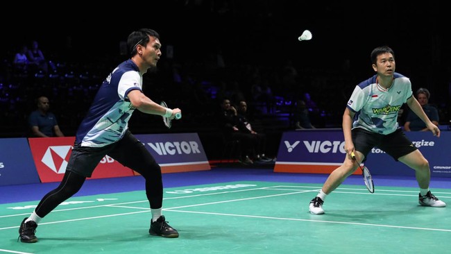 Mohammad Ahsan/Hendra Setiawan lolos ke perempat final French Open 2023 usai kalahkan Satwiksairaj Rankireddy di Glaz Arena, Kamis (26/10).