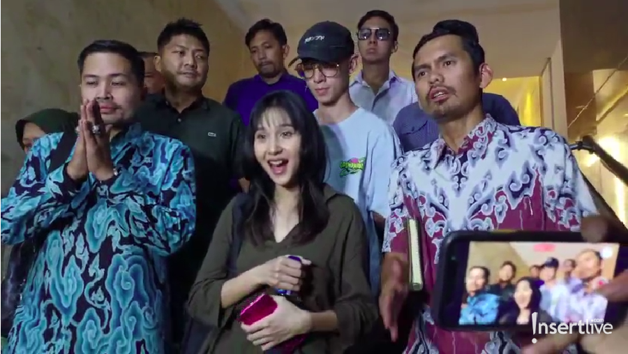 Tenri Anisa dan kuasa hukunya