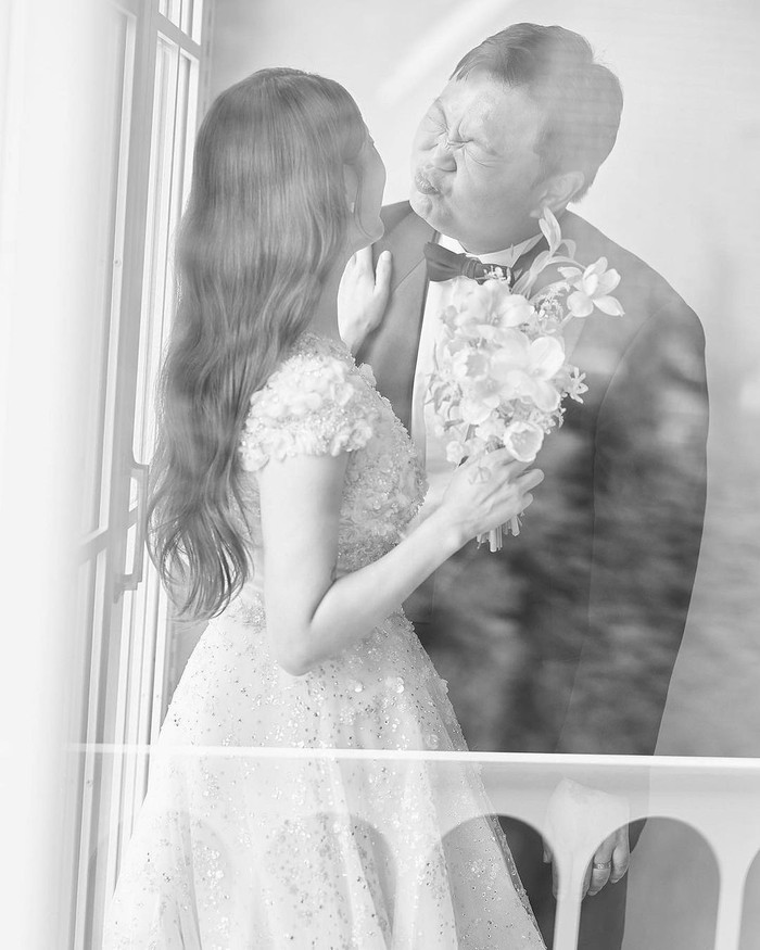 Terikatnya perasaan Go Kyung Pil terhadap Amin maupun sebaliknya tak diragukan lagi karena diketahui keduanya telah menjalin hubungan asmara selam 9 tahun lamanya tanpa kabar buruk sebelum akhirnya yakin untuk melangkah ke pelaminan./ Foto: soompi.com