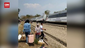 VIDEO: KA Argo Semeru Anjlok Di Kulon Progo