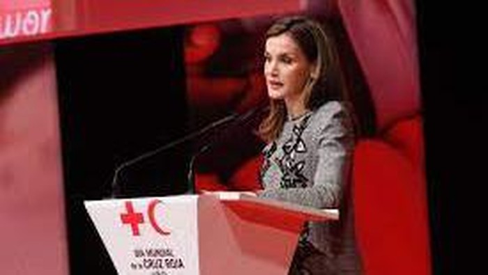 5 Kiat Lancar dan Percaya Diri Saat Bicara di Depan Umum Seperti Ratu Letizia