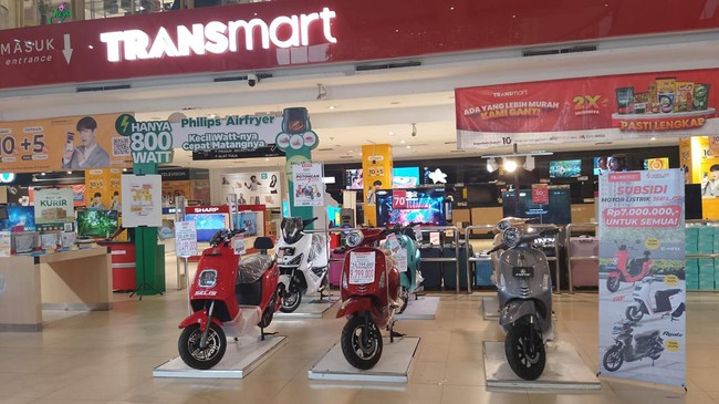 Sepeda listrik di Transmart besok didiskon gede-gedean selama gelaran Full Day Sale. Diskonnya nggak tanggung-tanggung, sampai Rp3 jutaan lebih.