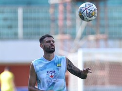 Alasan Bojan Hodak Pertahankan Tyronne del Pino