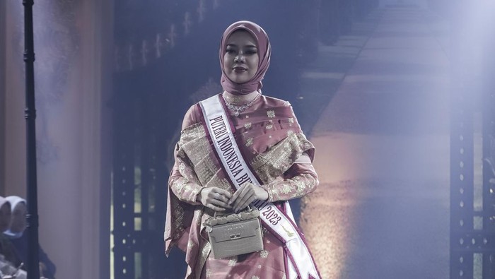 Ayu Dyah Andari 