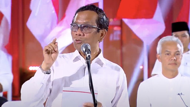 Menko Polhukam Mahfud MD enggan menanggapi pihak yang melaporkan Jimly Asshidiqie usai memberi sanksi berat kepada Anwar Usman