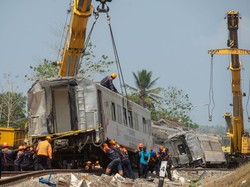 Momen Mencekam KA Argo Semeru Anjlok-Tersambar KA Argo Wilis