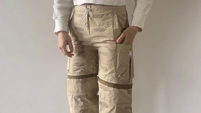 Kelewat Unik! Celana Kargo dari Meksiko Ini Berbahan Serbet Restoran, Tertarik Pakai?