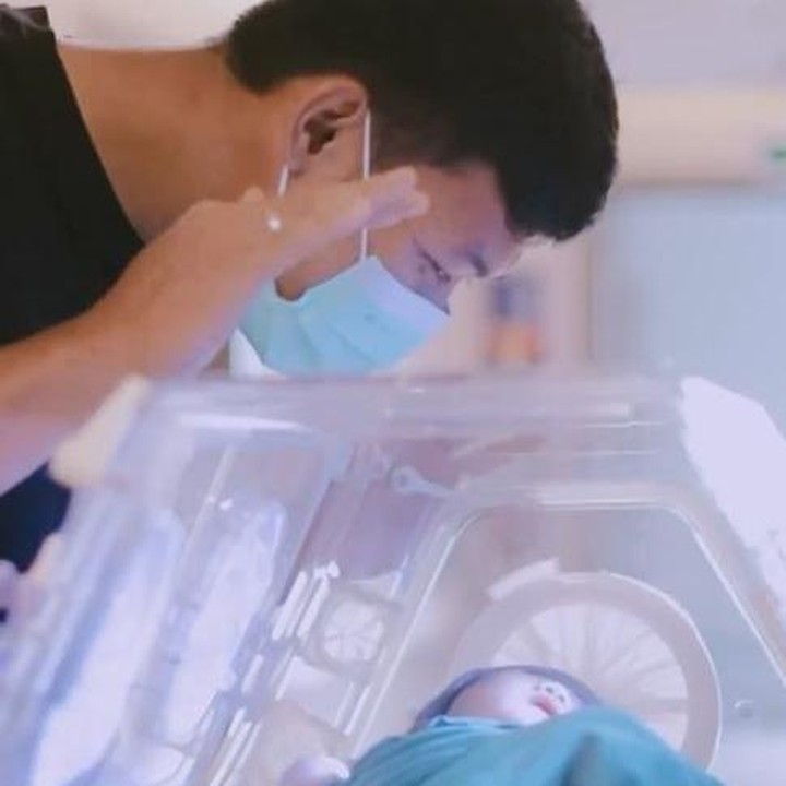 <p>Anya melahirkan putri pertamanya lewat operasi caesar, tak dijelaskan mengapa operasi caesar menjadi pilihannya. Namun, sebelum dan setelah melahirkan Anya tampak sangat sehat, Bunda. (Foto: Instagram @anyaanjanii)</p>