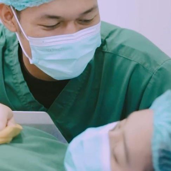 <p>Anya melahirkan putri pertamanya lewat operasi caesar. Dari video singkat yang dibagikan, Anya tampak sehat sebelum dan setelah melahirkan sang putri, Bunda. (Foto: Instagram @anyaanjanii)</p>