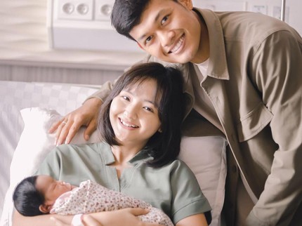 7 Potret Kebahagiaan Kiper Timnas Muhammad Riyandi & Selebgram Anya Anjani Dikaruniai Bayi Perempuan